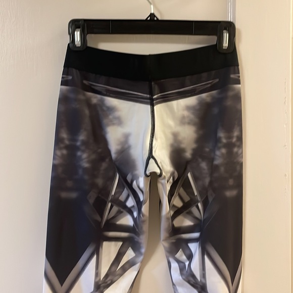 Nike Work out tights Dry-Fit size XSMALL (worn once) Burning Man Vibes - Picture 4 of 10